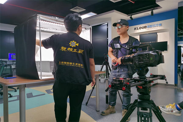 拍攝企業(yè)宣傳片需要哪些人員？——企業(yè)策劃視角下的完整團(tuán)隊(duì)配置指南